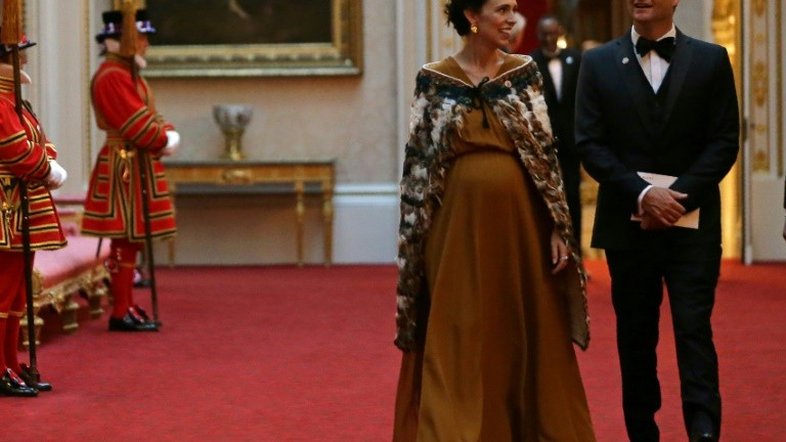 Premier da Nova Zelândia é hospitalizada para dar à luz