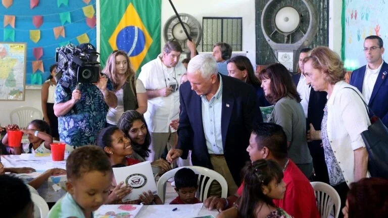 Pence e sua esposa rezam em Manaus por refugiados venezuelanos