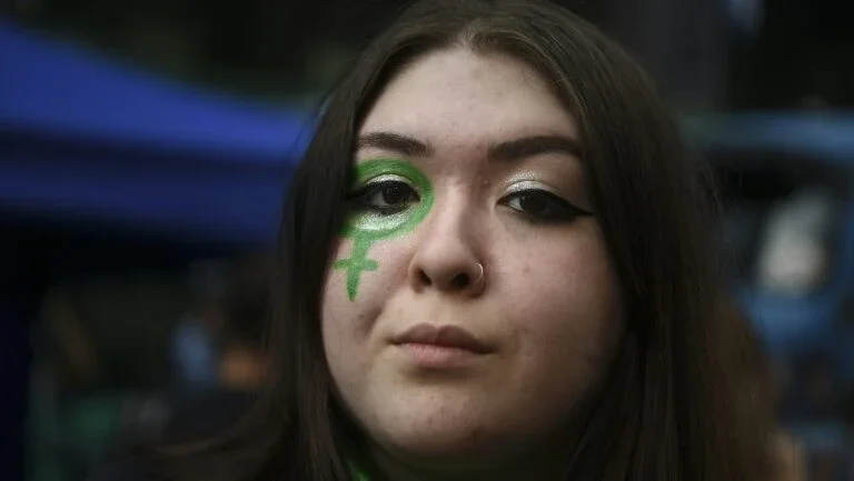 Argentina: 1.925 tornozeleiras eletrônicas contra violência de gênero