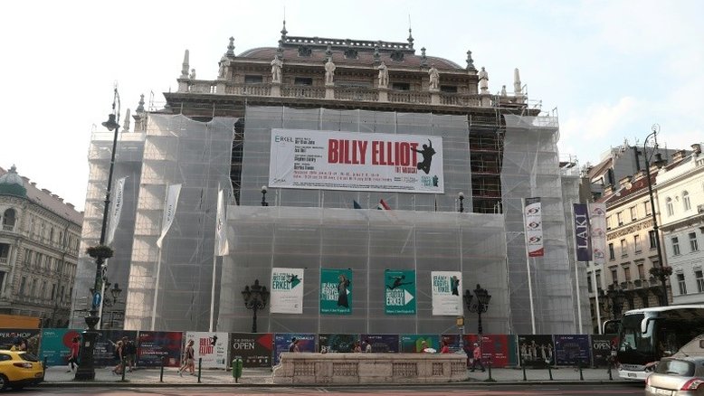 Ópera húngara cancela 15 apresentações de 'Billy Elliot' após campanha homofóbica