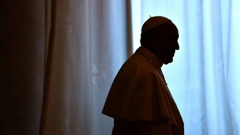Vaticano condena padre por posse de material de pornografia infantil