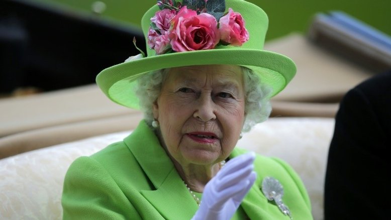 Rainha Elizabeth não comparece a ato oficial por não se sentir bem