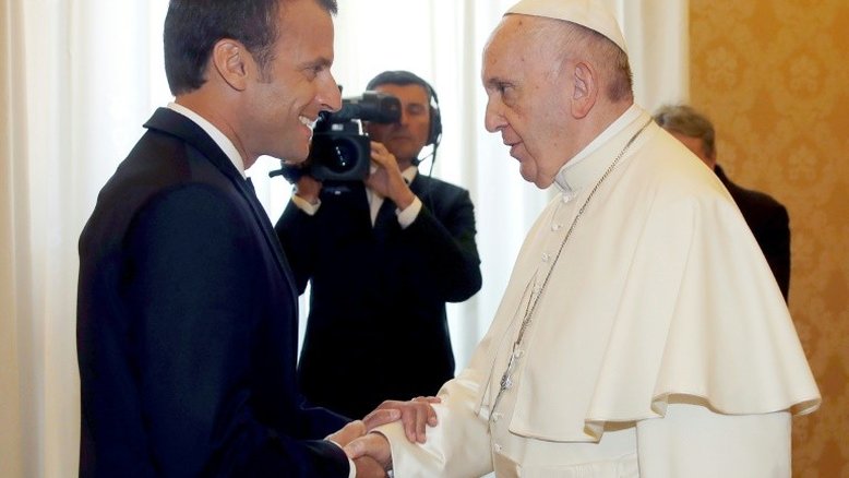 Macron se reúne pela primeira vez com papa Francisco