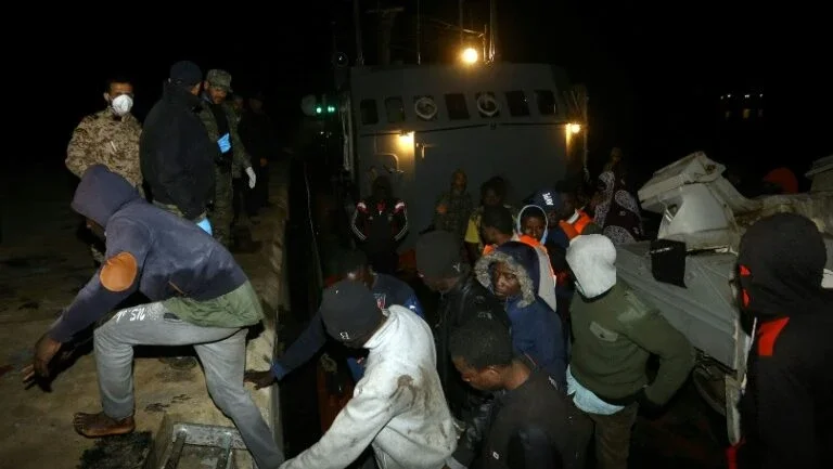 Quase mil migrantes são resgatados no Mediterrâneo em 24 horas