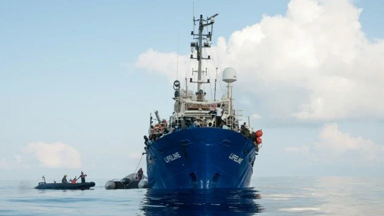 Itália e Malta barram embarcações com migrantes em seus portos