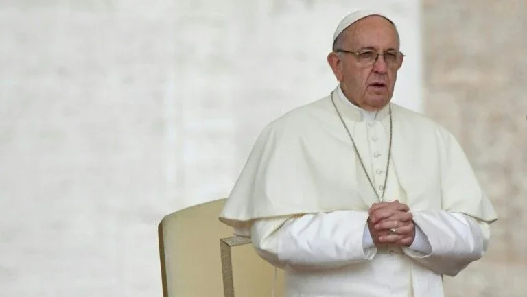 Papa aceita renúncia de três bispos chilenos