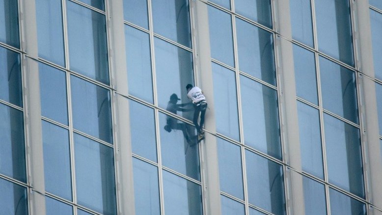 'Spiderman Francês' é detido quando tentava escalar prédio de 555m em Seul