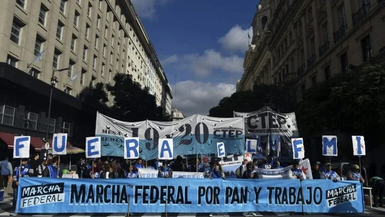 Grande marcha na Argentina contra FMI e alta das tarifas