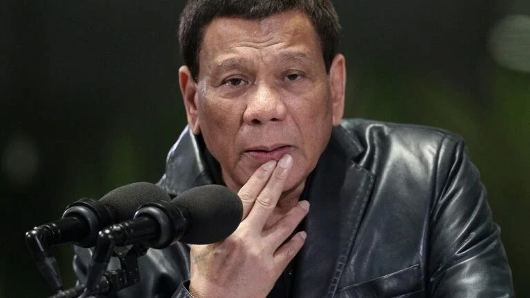 Presidente das Filipinas ordena prisão para quem usar máscara de forma errada
