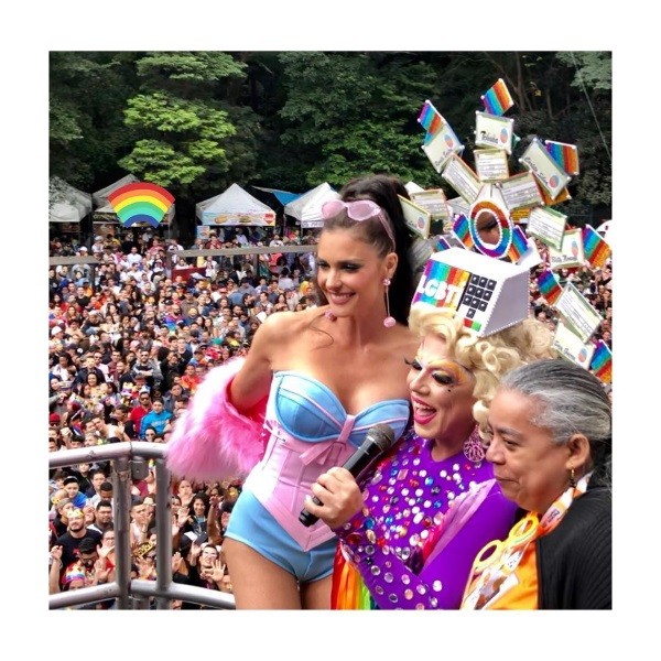 Famosos se divertem em Parada do Orgulho LGBT em São Paulo 7 Famosos se divertem em Parada do Orgulho LGBT em São Paulo