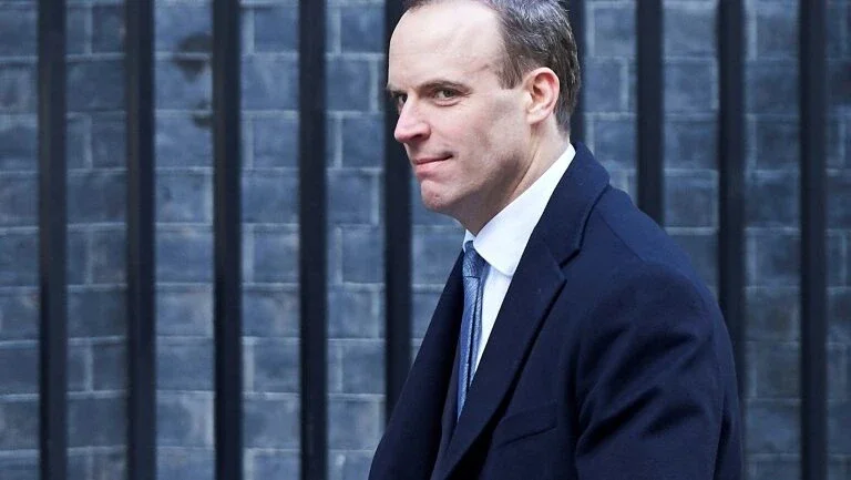 Dominic Raab, um carateca para negociar a saída do Reino Unido da UE