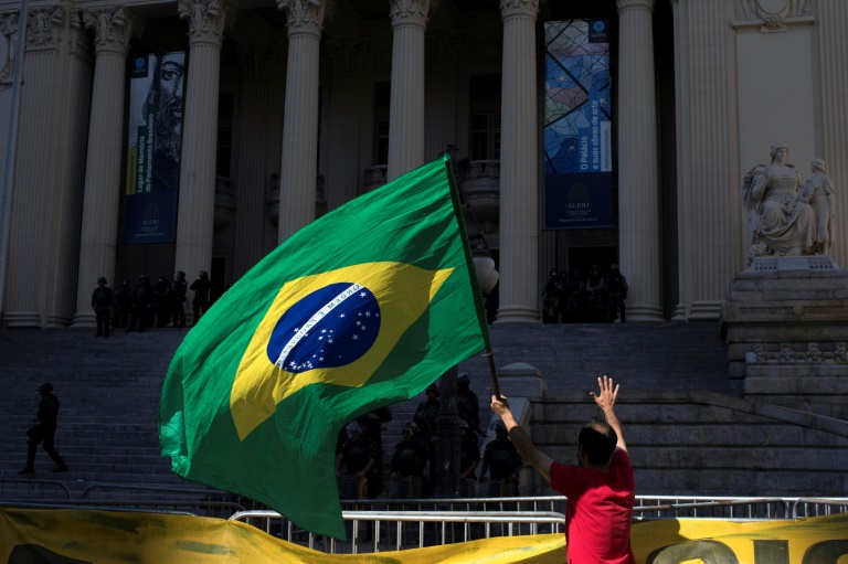 ‘Dissidentes’ à frente de atos pró-Bolsonaro