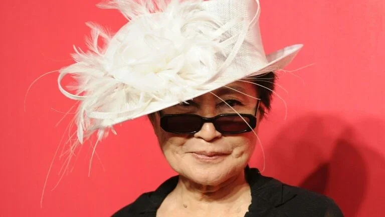 Aos 85 anos, Yoko Ono anuncia novo álbum pela paz