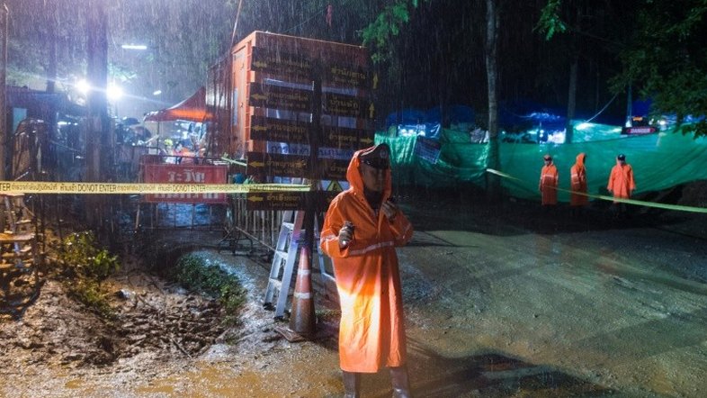 Tailândia inicia operação de resgate de meninos presos em caverna
