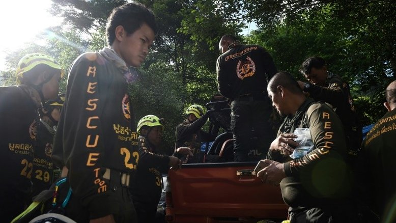 Tailândia corre contra o tempo para resgatar meninos presos em caverna