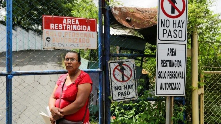 Familiares de detidos evacuam entrada de prisão na Nicarágua