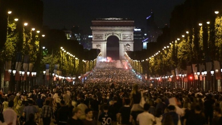 França mobiliza 110.000 homens para festa nacional e final da Copa