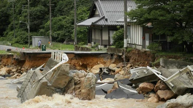 Chuvas torrenciais deixam 48 mortos no Japão