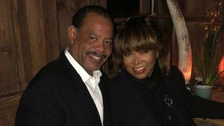 Filho da cantora Tina Turner é encontrado morto