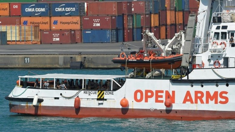 Navio humanitário chega a Barcelona com 60 migrantes resgatados