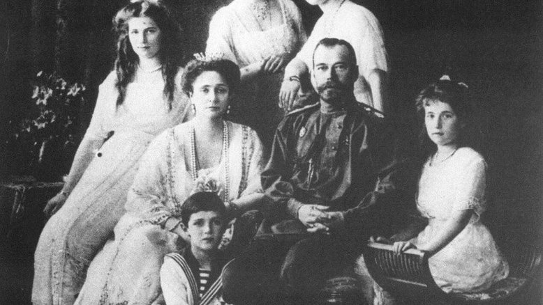 Restos do último czar da Rússia continuam a dividir, 100 anos após sua morte