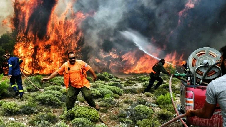 Sobe para 81 número de vítimas mortais por incêndio na Grécia