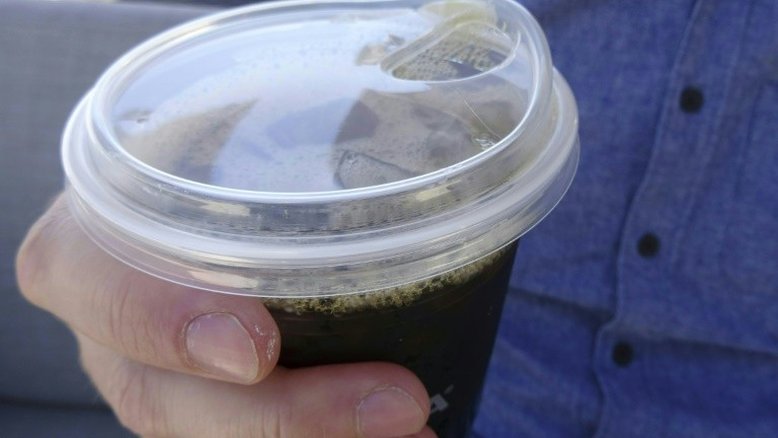 Starbucks anuncia que eliminará canudos de plástico até 2020