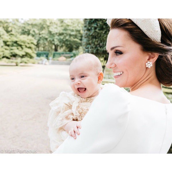 Família Real divulga fotos do batizado de Louis, filho caçula de Kate e William 16 Família Real divulga fotos do batizado de Louis, filho caçula de Kate e William