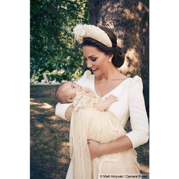 Família Real divulga fotos do batizado de Louis, filho caçula de Kate e William 18 Família Real divulga fotos do batizado de Louis, filho caçula de Kate e William