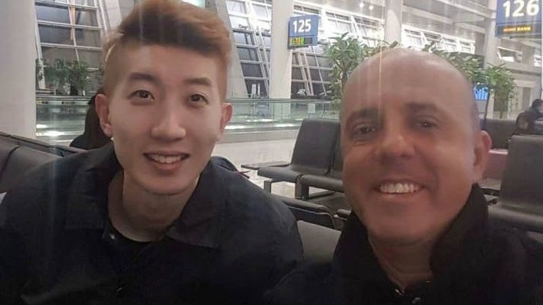 Goleiro sensação da Copa do Mundo volta para Coreia e tenta escapar de rebaixamento e do Exército