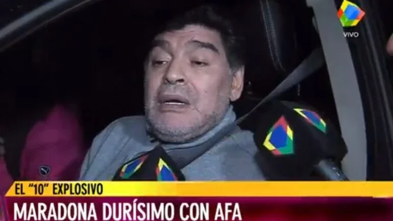 VÍDEO: embriagado e ao volante, Maradona dá entrevista