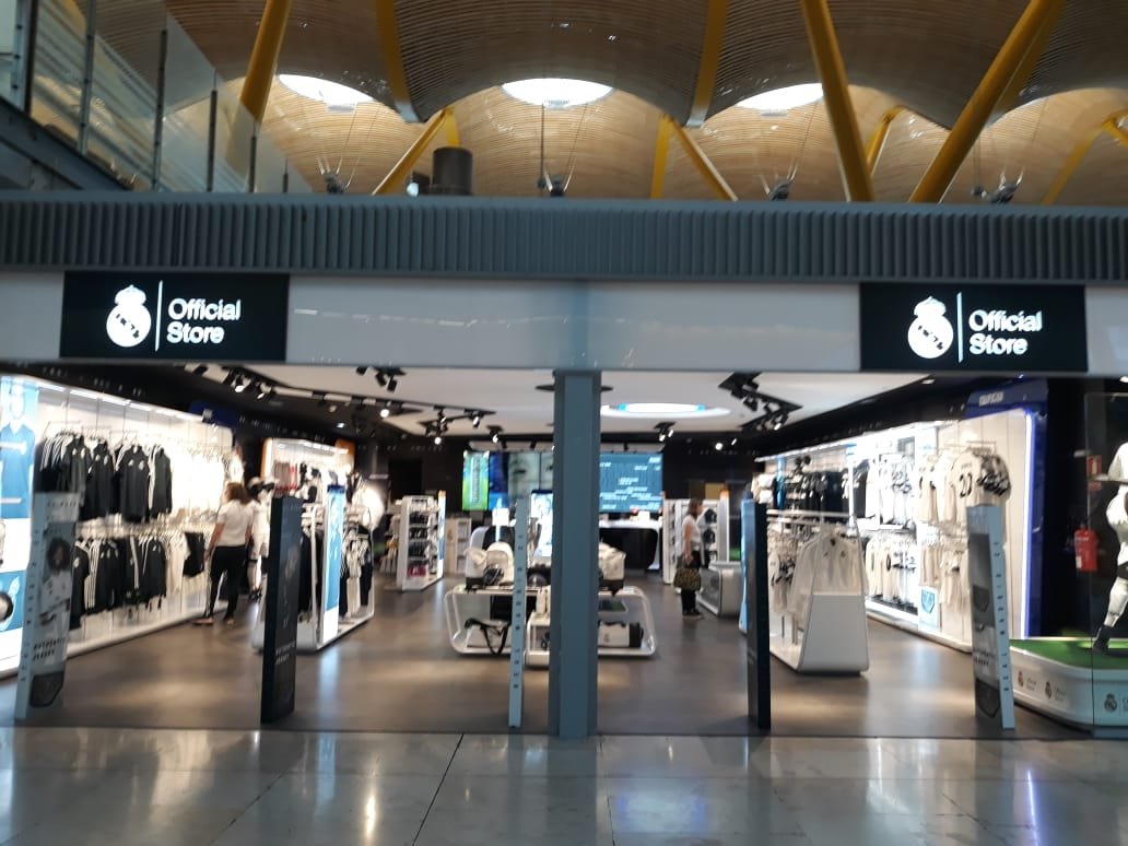 Real tira da vitrine, mas ainda oferece camisas de CR7; Juve vende cinco a cada 10 minutos