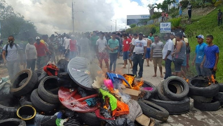 Na fronteira, venezuelanos relatam medo e fome após violência