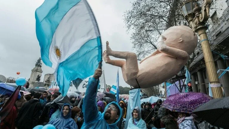 Senado argentino discute legalização do aborto