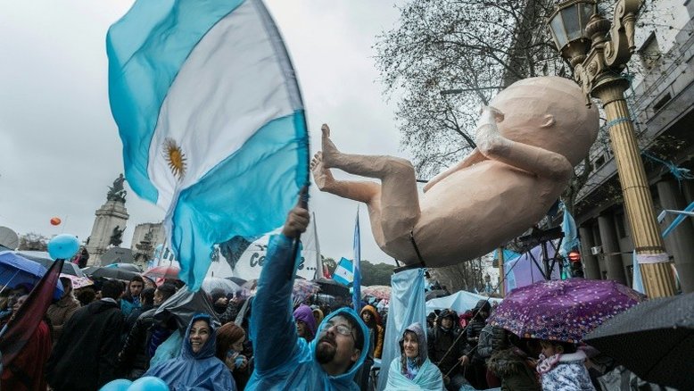Senado argentino discute legalização do aborto