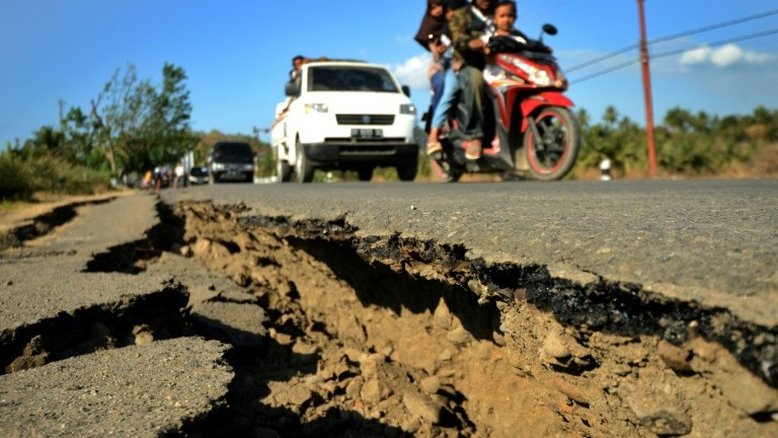 Sobe para 387 número de mortos em terremoto na Indonésia