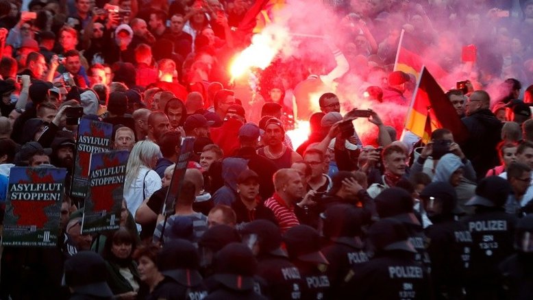 Polícia alemã é suspeita de conluio com extrema direita em Chemnitz