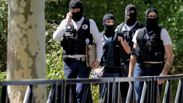 Perfil de autor de ataque com faca na França gera dúvidas