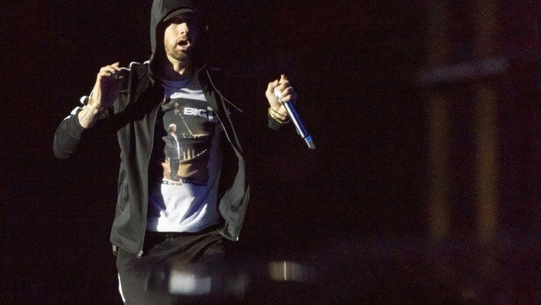 Eminem surpreende com novo álbum inesperado