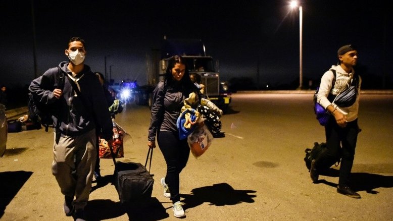 Mais de 120.000 venezuelanos pediram refúgio no Peru, diz chanceler