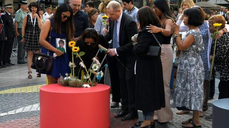 Barcelona lembra vítimas de atentados um ano depois