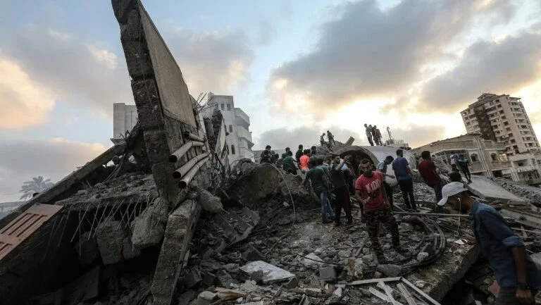 Disparos israelenses matam dois palestinos em Gaza, apesar da trégua