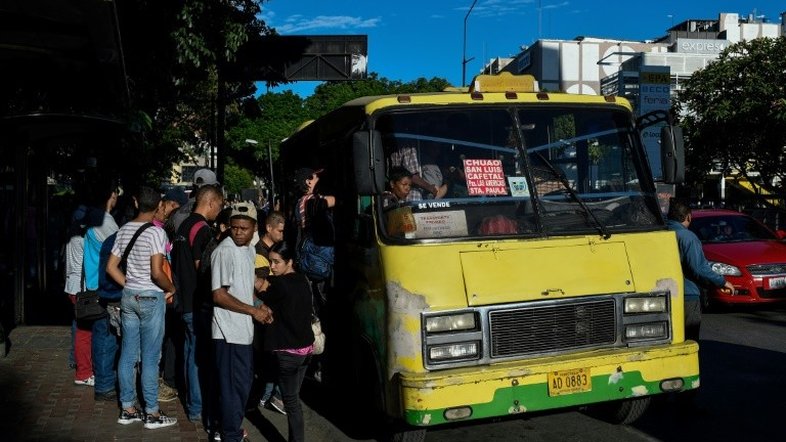 Caos e confusão no transporte por aumento e nova moeda na Venezuela