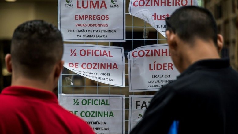 Desemprego no Brasil cai um décimo, a 12,3%