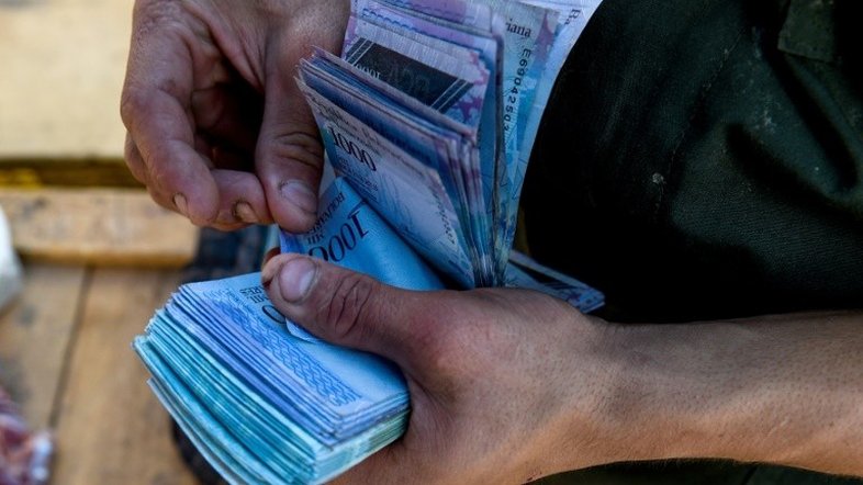 Inflação anual na Venezuela chega a 82.766%, segundo Parlamento