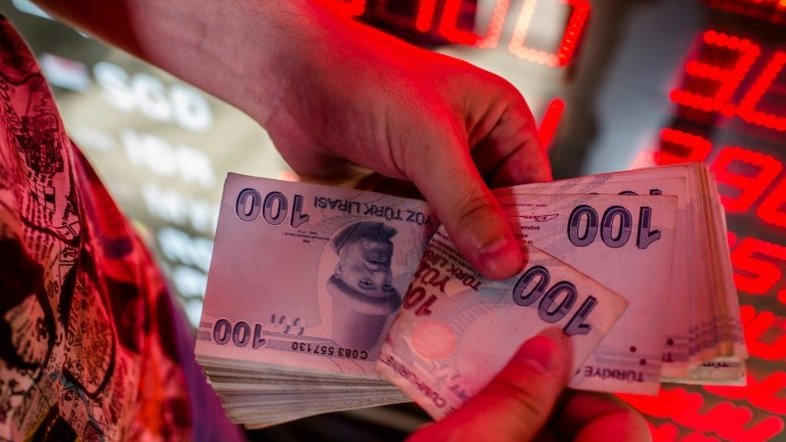 Moeda turca sofre forte desvalorização e Erdogan denuncia 'guerra econômica'
