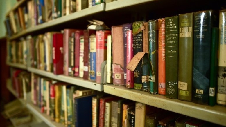 Polícia prende na Espanha homem que pegou 222 livros de biblioteca