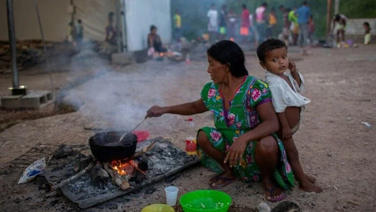 Mil imigrantes venezuelanos serão distribuídos pelo Brasil após crise na fronteira