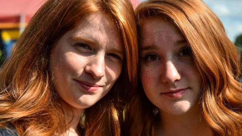 Festival no oeste da França celebra o orgulho de ser ruivo