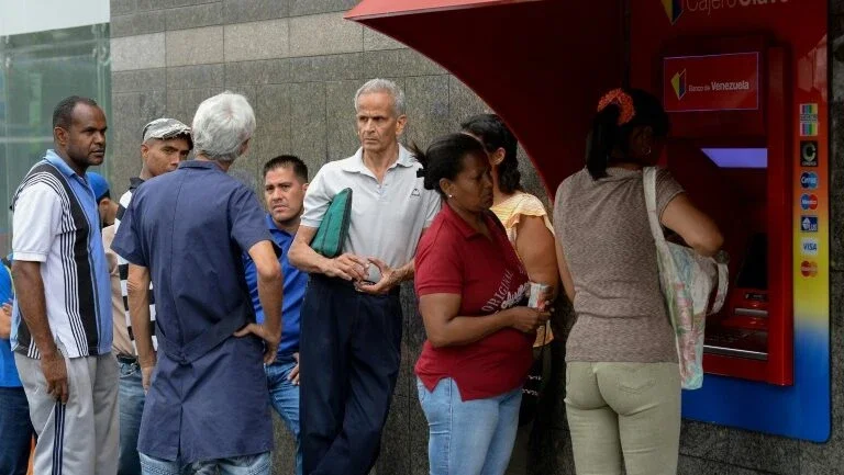 Venezuela lança novo sistema cambiário com bolívar desvalorizado em 96%